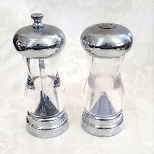 OLDE THOMPSON SALT & PEPPER MILL SET